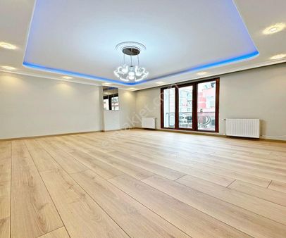 Elit Yapıdan Merkezi Konumda 2+1 Arakat Satılık Daire