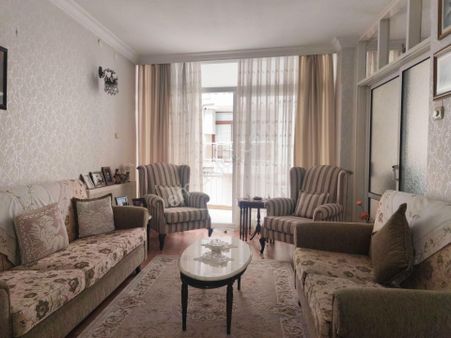 Üçyol Metro Yakını Geniş Arakat Çift Cephe Daire