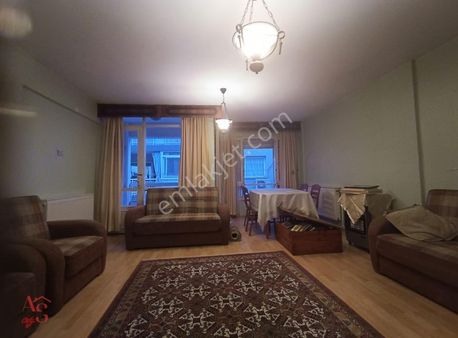 Küçükyalıda Mithatpaşa Cadde Yakını Geniş 3+1 Otoparklı Arakat