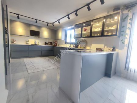 Atc Den Muhteşem Büyüklükte Tripleks Satılık Villa