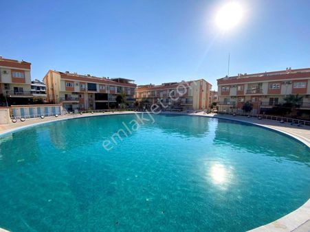 Didim Hisarda Satılık Havuzlu Sitede 3+1 Giriş Kat Geniş Daire