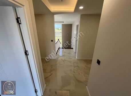 Silivri Kavaklı Bölgesinde Satılık 4+1 Lüks Villalar