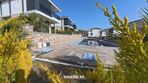 Havuzlu Özel Sitede Müstakil 3+1 Villa