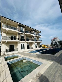 Sıfır Ultra Lüks Yüzme Havuzlu Site İçerisinde Katta Daire