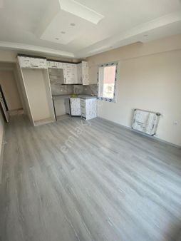 Dikili Güven Emlak'tan Gazipaşa Mahallesinde Satılık 2+1 Daire