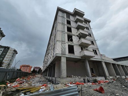 Özgür İnşaattan Hadımköyde 1.kat Daire Otoparklı Site İçerisinde 2+1 100m2 Acil Satılık Daire