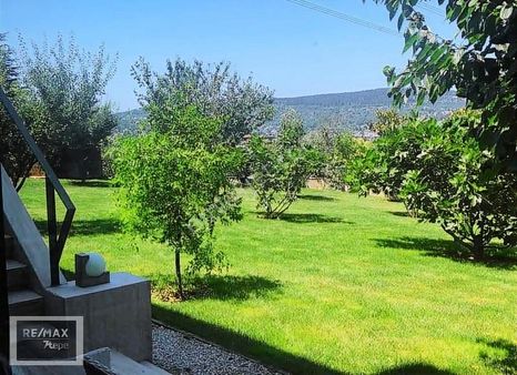Tek Yetkili Remax 7 Tepe'den Boğaz Manzaralı Eşsiz Villa