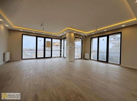 Çengelköy Çamlıktepede Butik Sitede 4+2 Muhteşem Dublex Daire