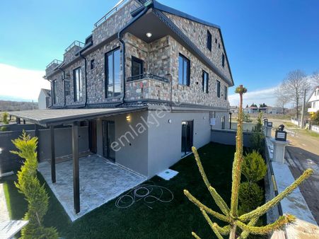 Köşe Parsel Geniş Bahçeli Fırsat Villa