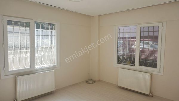 Meral R1813 Akasya Sk Merkezi Konumunda Masrafsız Balkonlu 2+1 Ara Kat