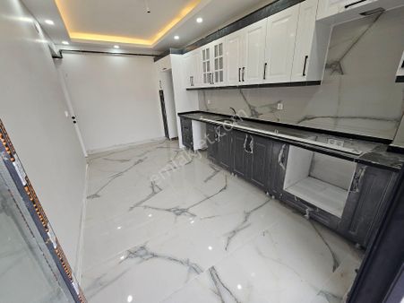 Atatürk Mahallesi'nde Ön Cephe Çift Balkonlu Ebeveyn Banyolu 3+1