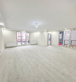 Avcılar Merkezde 3+1 Yeni Binada Arakat Daire