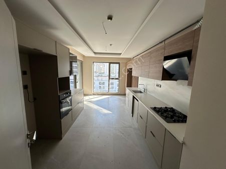 Bağlıca'da Açık Kapalı Otoparklı Merkezi Konumda Satılık 4+1 Daire