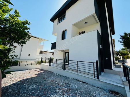 Didim Akbükte Satılık Deniz Manzaralı 3+1 Bahçeli Villalar