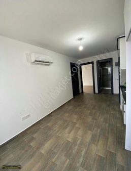 Üniversite Cad Groseri Çaprazı Vitrin Burhan Da Satılık 2+1 Ofis