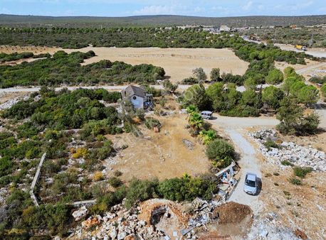 Didim Merkezde Satılık Denize Çok Yakın 100m2 Villa Arsası