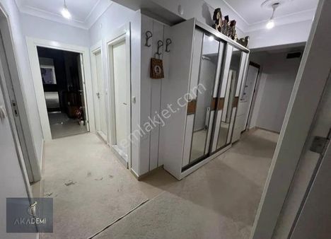 Gazi Yakup Satar Cad.üzerinde Ara Kat Asansörlü 3+1