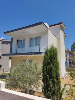 Kuşadası Davutlar Merkezde, Deniz Ve Doğa Manzaralı Geniş Bahçeli4+2 Tripleks Villa