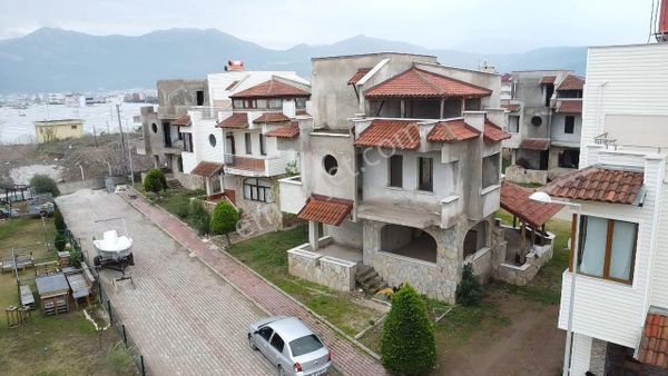 Kumluca Da Denize Sıfır Sitede 6+1 Kargas Villa