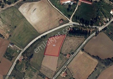 Ardulia'dan Karapazar'da Köy İçinde 4000 M2 Tarla