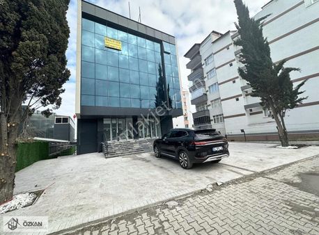 Hem Denize Hem Anayola Cephe Eşi Bulunmaz Kavşakta Ofis