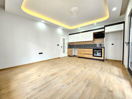 ♦ Adıgüzel'den ♦ Altınkumda Sıfır Emsallerinden Geniş 1+1 Daire