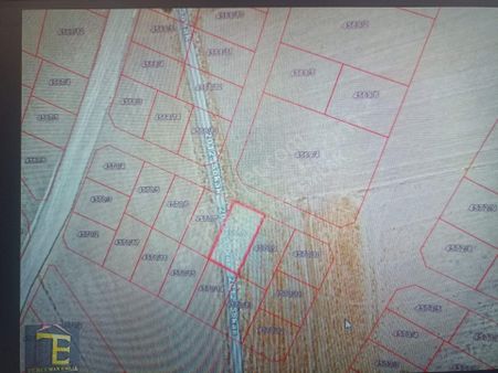 Edremit Doğanlarda Göl Manzaralı Villalık Arsa