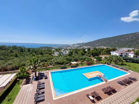 Didim Akbükte Satılık Havuzlu Sitede Deniz Manzaralı 2+1 Eşyalı Daire