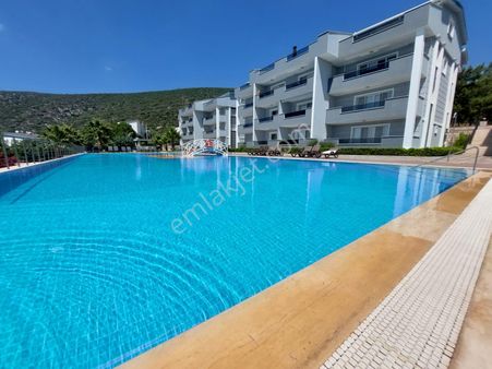 Didim Akbükte Satılık Havuzlu Sitede Deniz Manzaralı 3+1 Eşyalı Dublex