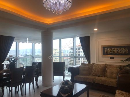 Bayraklı Emek Mahallesi Deniz Manzaralı Anadolu Caddesinde Satılık 3+1 Lüx Daire