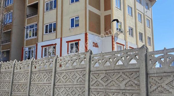 Garanti Emlak'tan 3+1 Digor Yolu Toki'den Satılık