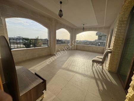 Levent Mahallesinin En Güzel Yerinde Satılık 3 Katlı Müstakil