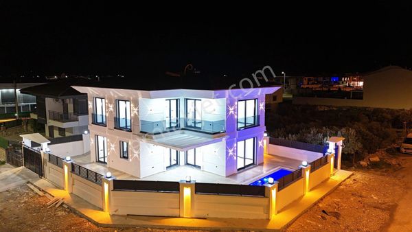 Didim Efeler Mah. 315 M2 Arsa İçerisinde 4+1 Ayrı Mutfaklı Havuzlu Bahçeli Tam Müstakil Villa