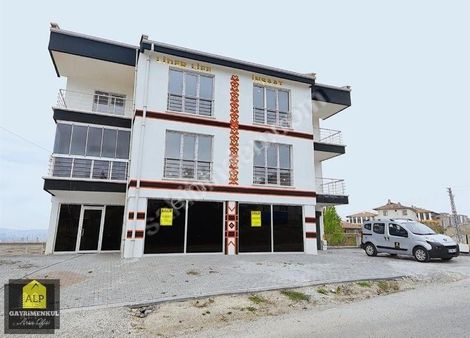 Alp Gayrimenkul'den Yakacık Bağlarda 240 M2 Satılık Dükkan