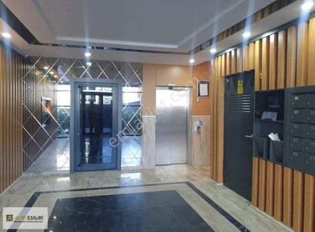 Metrobüse 5 Dakika Mesafede 2+1 Satılık Daire