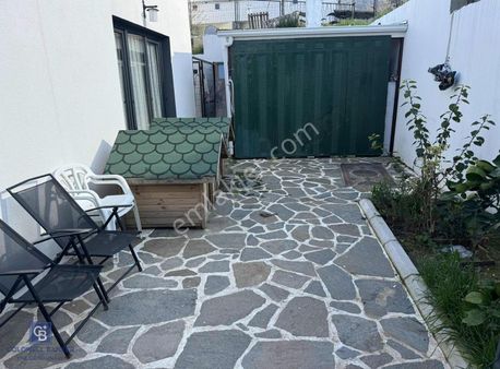 Kemalpaşa Yukarıkızılca'da 650m2 Bahçe İçerisinde Villa