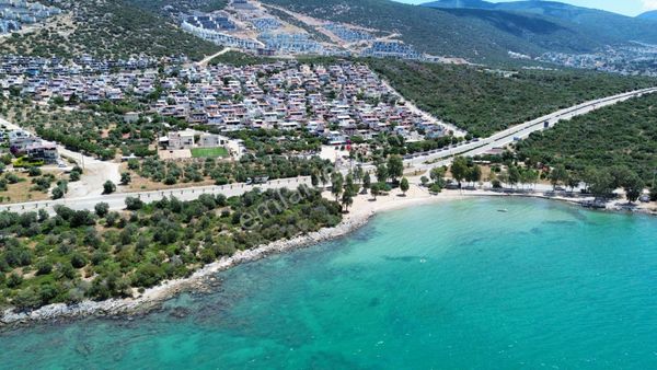 Remax Cool 2 'den Kerem Sitesinde Deniz Manzaralı Villa