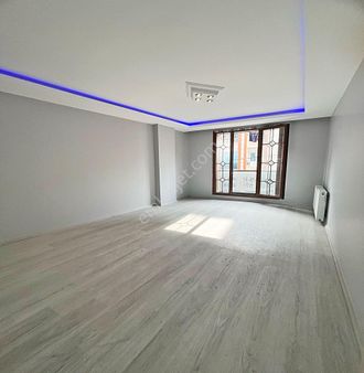 Metrobüse Yakın Masrafsız 100m2 Okul Ve Avm Yürüme Mesafesinde 2+1 Satılık Daire