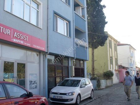 Izmıt Caddesı Ustu Satılık Dukkan