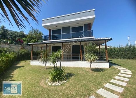 Akarca'da,denize Yürüme Mesafesinde Tam Müstakil Villa