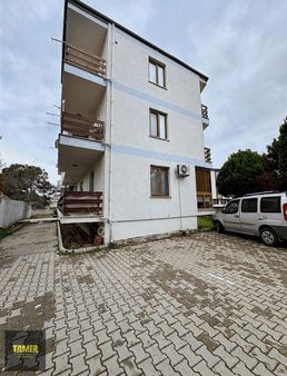 Tamer'den Altınova'da Ayrı Mutfaklı 3 Cepheli Satılık 3+1 Daire