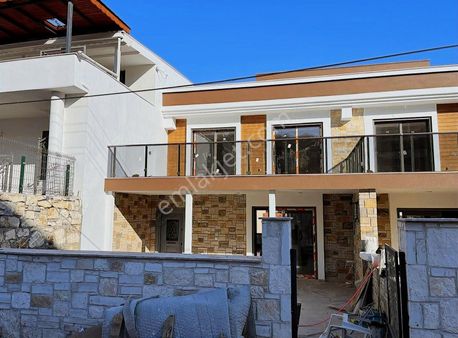 Canyurt Gayrimenkulden Yeni Foça Burunucunda Satılık Lüx Villa