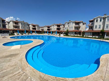 Kumbağ Denize 50 Mt Havuzlu Site İçinde Satılık Tripleks Villa
