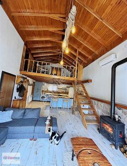 Dikili Çağlan'da Harika Doğa Manzaralı Bahçeli Köy Evi