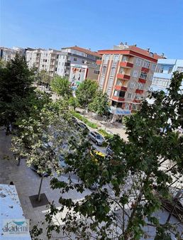 Çerkezköy Ana Merkez De Atatürk Caddesinde Ön Cephe Arakat 2+1