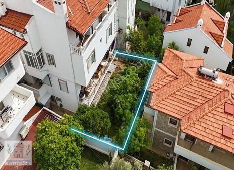 Marinden Kumluk Plajına 350m 180m2 Bahçeli Geniş Daire