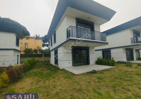 Kusadası Davutlar 3+1 Havuzlu Mustakıl Yazlık Vılla
