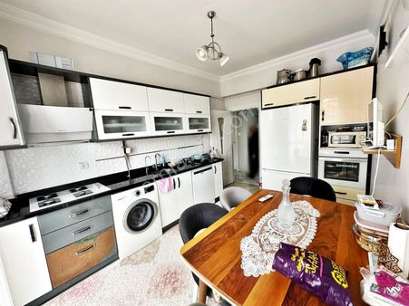 Karacaahmet'te Merkezi Konumda Masrafsız Çift Cam Balkonlu 3+1