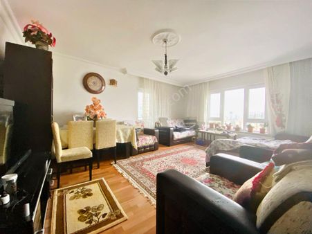 Gülveren'de Abdülhakhamit Caddesi Yakını 3+1 Ara Kat Yapılı Satılık Daire !!