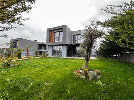 Bağlıca’ Da Merkezi Konum Satılık 6+1 Havuzlu Ultralüks Villa